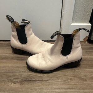White heeled Blundstone shoes size women’s 8.5